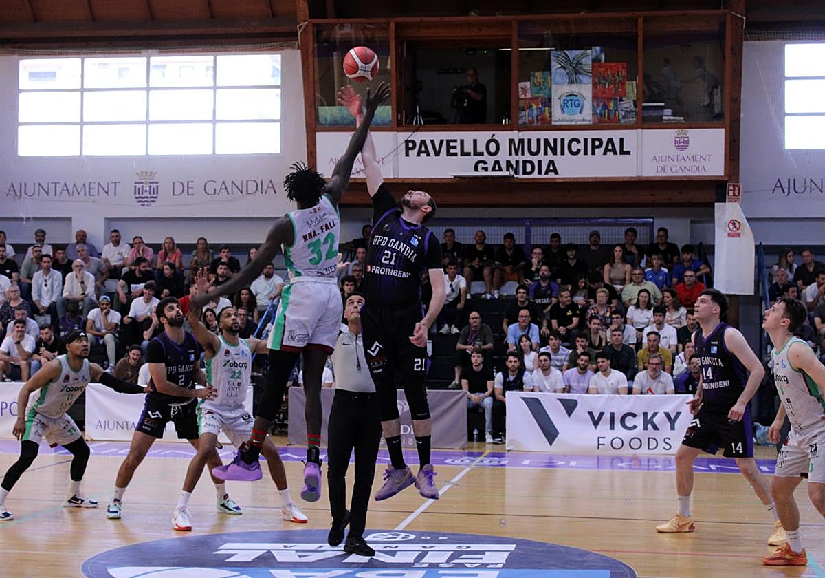 Imagen del partido entre Xoborg La Antigua y Gandía.