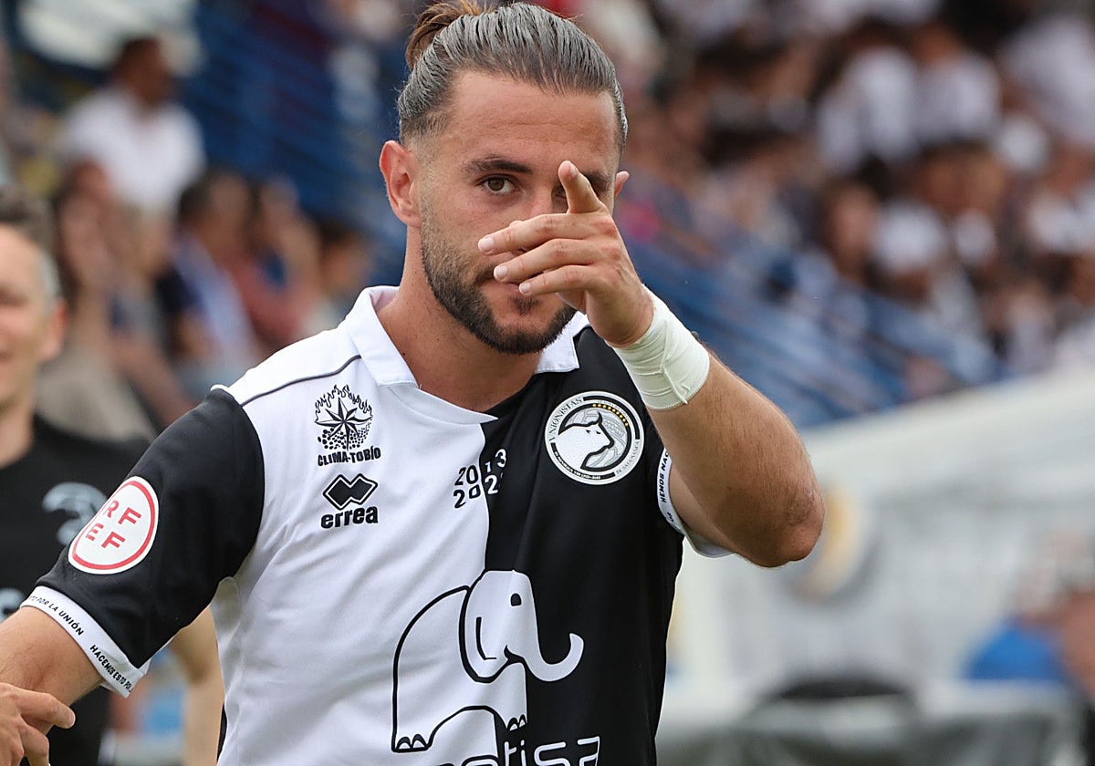 Mario Losada este domingo tras anotar su gol