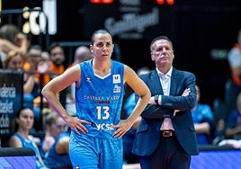 Nacho Martínez, en segundo término, tras Andrea Vilaró