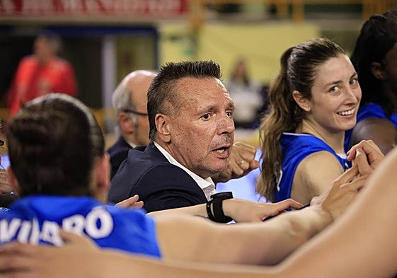 Nacho Martínez, entrenador del Perfumerías Avenida, tras las semifinales de la Liga Femenina Endesa entre CB Avenida y Girona