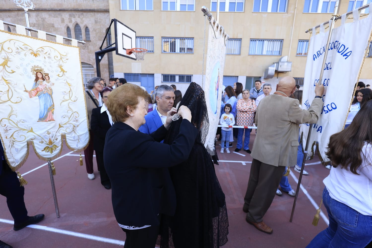 En imágenes, la procesión en honor a Maria Auxiliadora