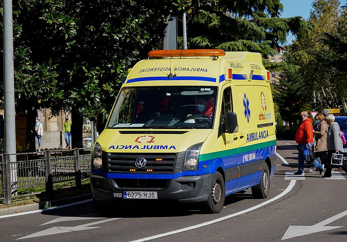 Foto de archivo de una ambulancia del Sacyl