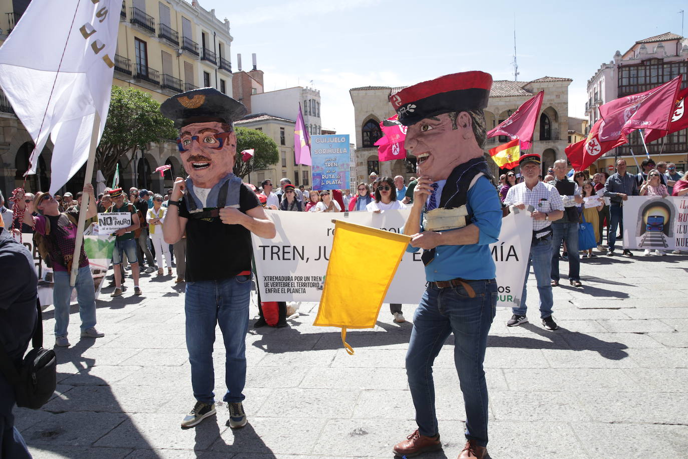 Salmantinos apoyan en Zamora la reapertura del tren Ruta de la Plata