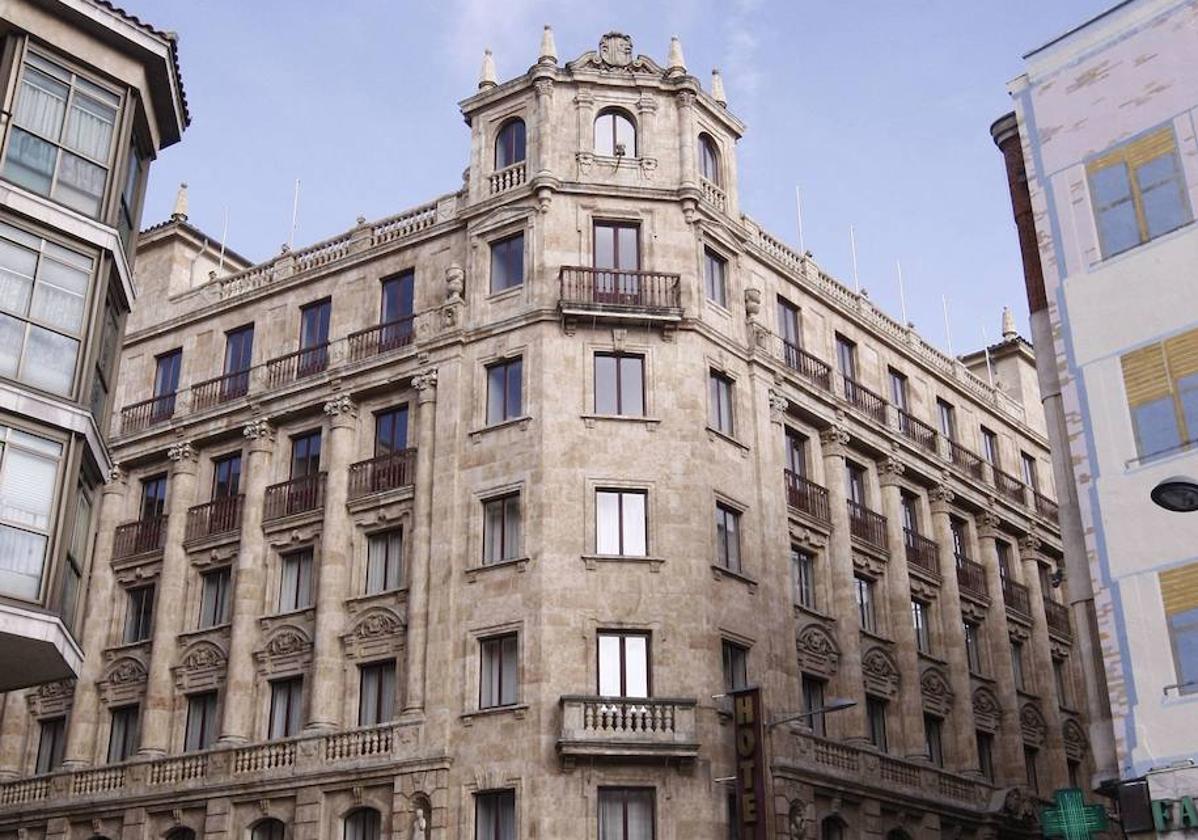 Fachada del edificio que alberga el Hotel Monterrey.