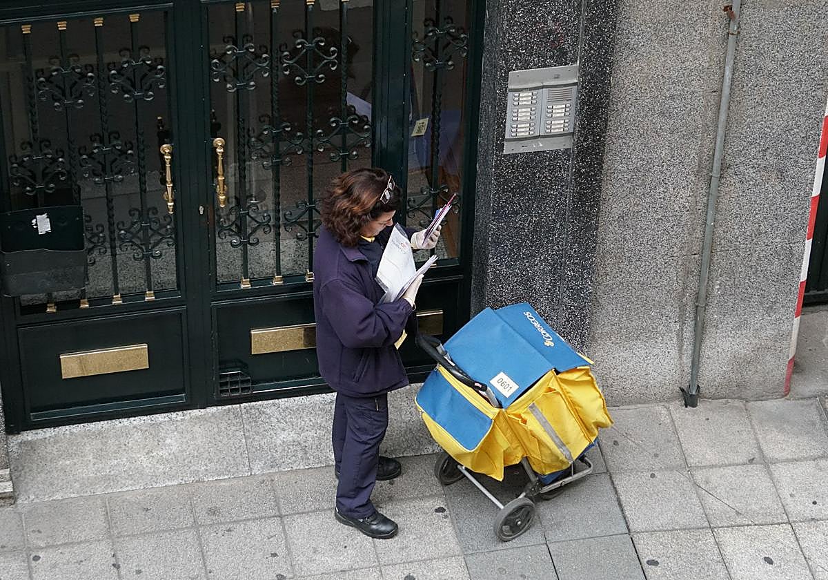 Foto de archivo de una cartera de Correos