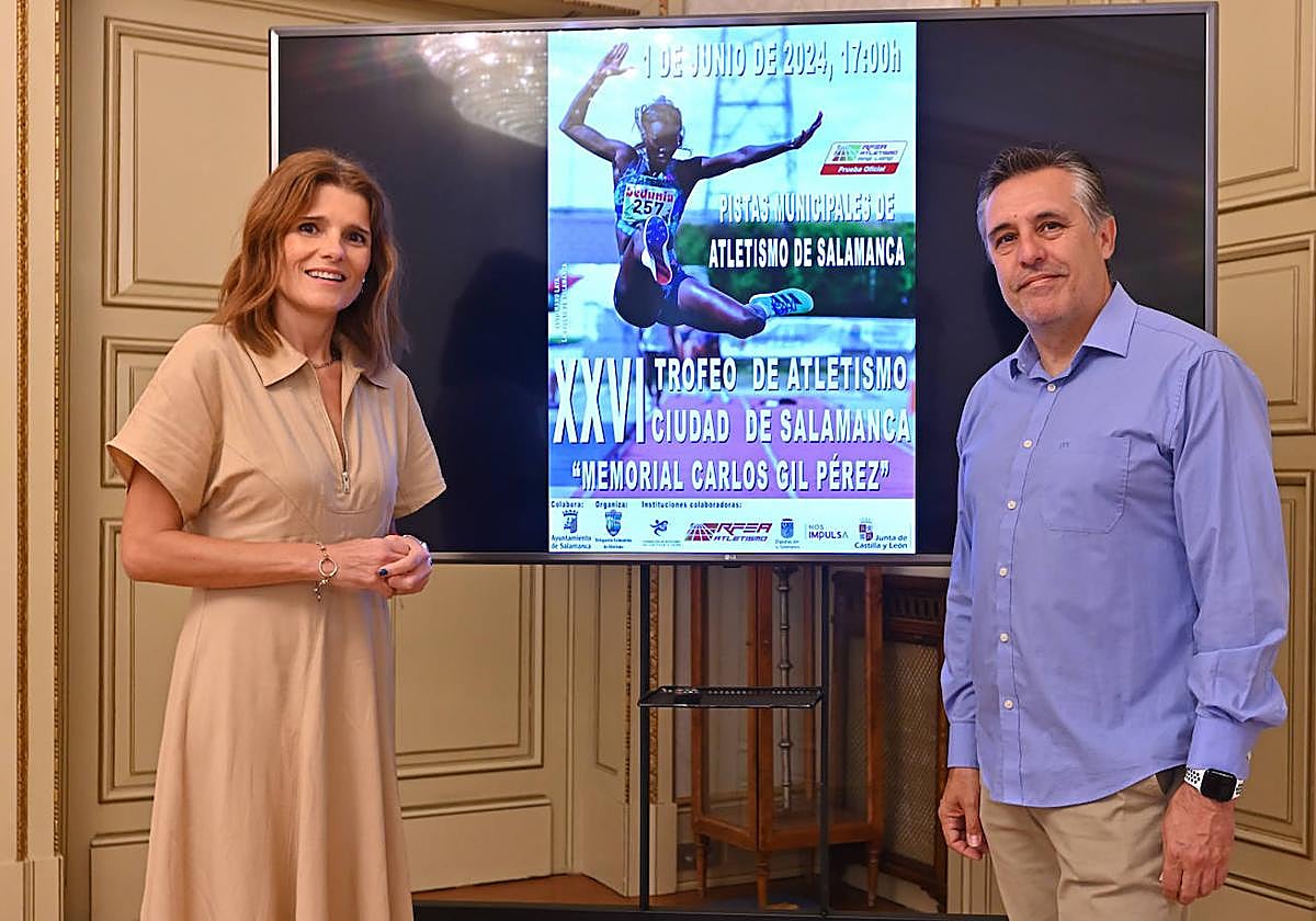 La concejala y el delegado de atletismo salmantino, en la presentación.