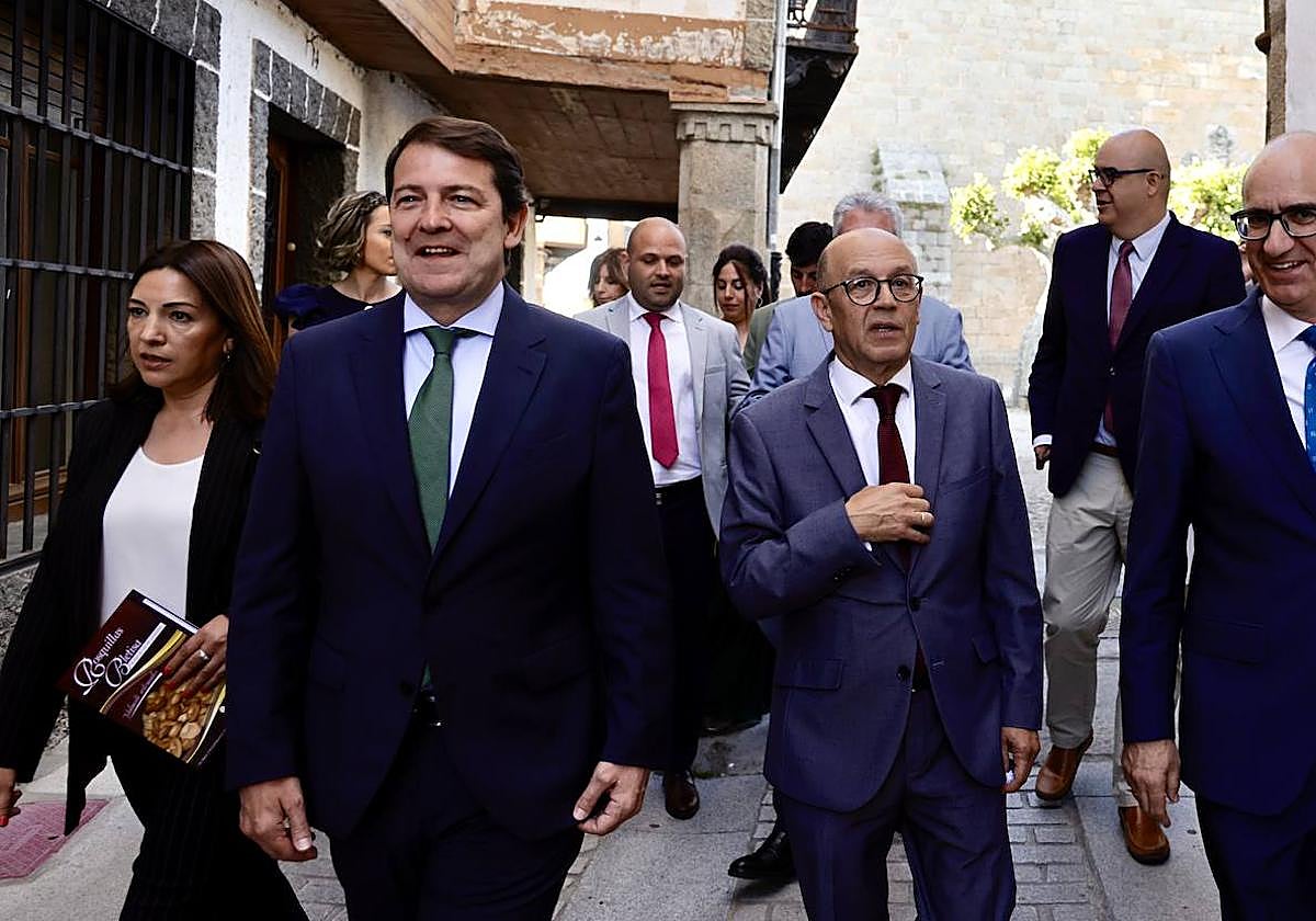 Alfonso Fernández Mañueco asiste a los actos de apertura de las Fiestas de Corpus de Ledesma.