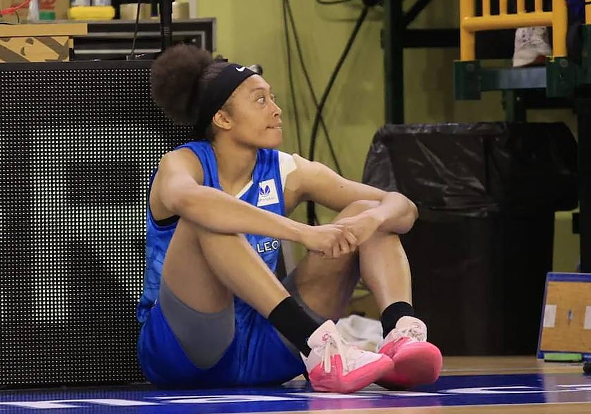 Prince, esperando entrar a la cancha.