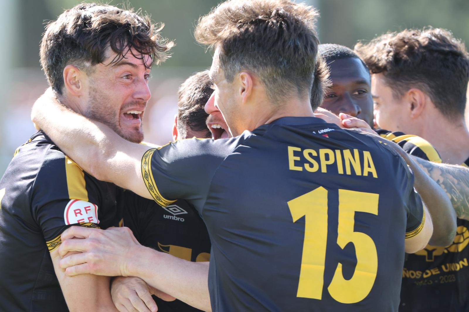 El Salamanca CF UDS, arropado en Tordesillas por su afición