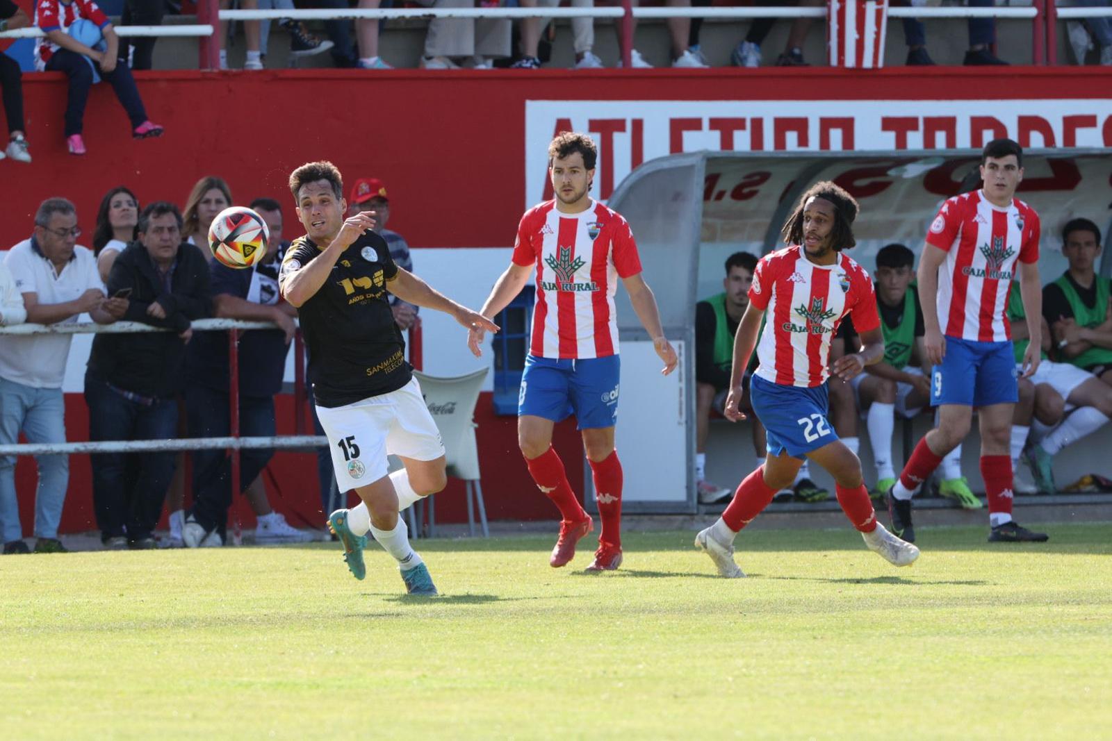 El Salamanca CF UDS, arropado en Tordesillas por su afición