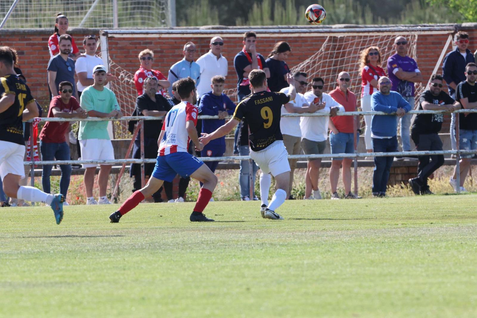 El Salamanca CF UDS, arropado en Tordesillas por su afición