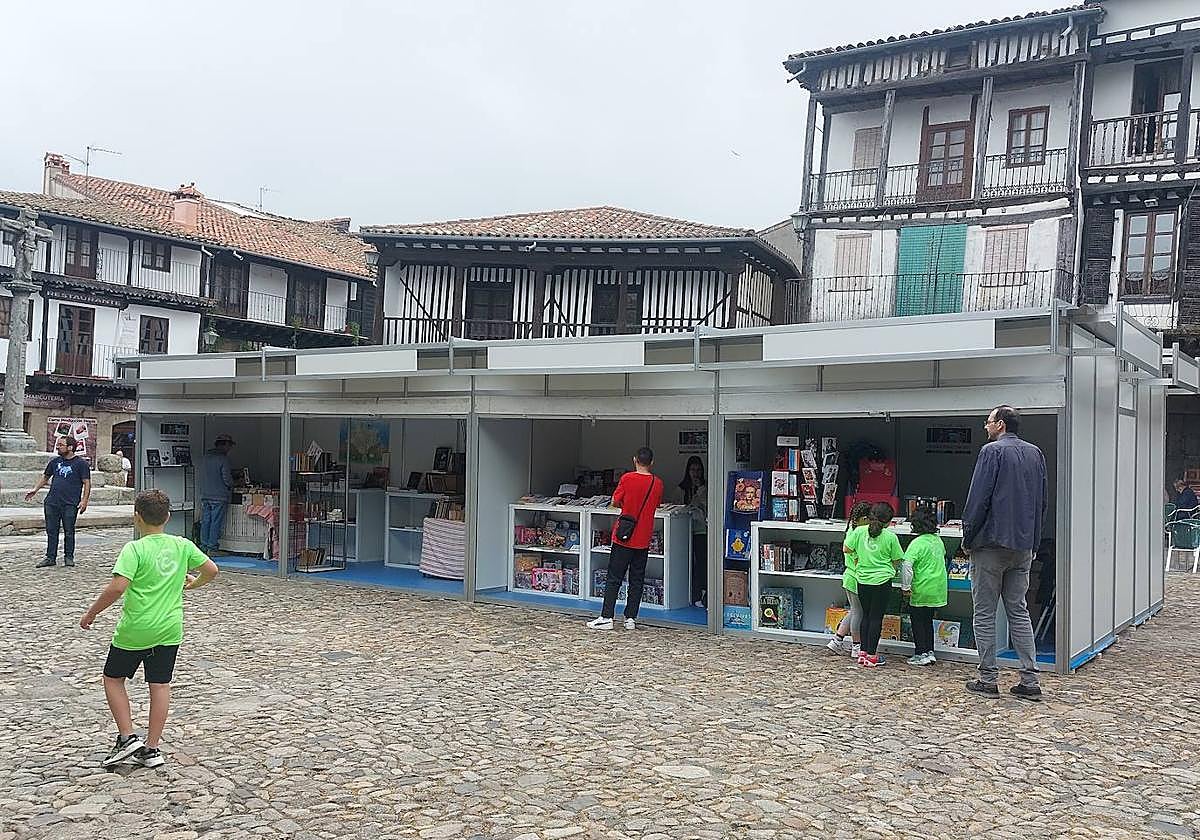 Casetas instaladas en La Alberca en la Feria del Libro.