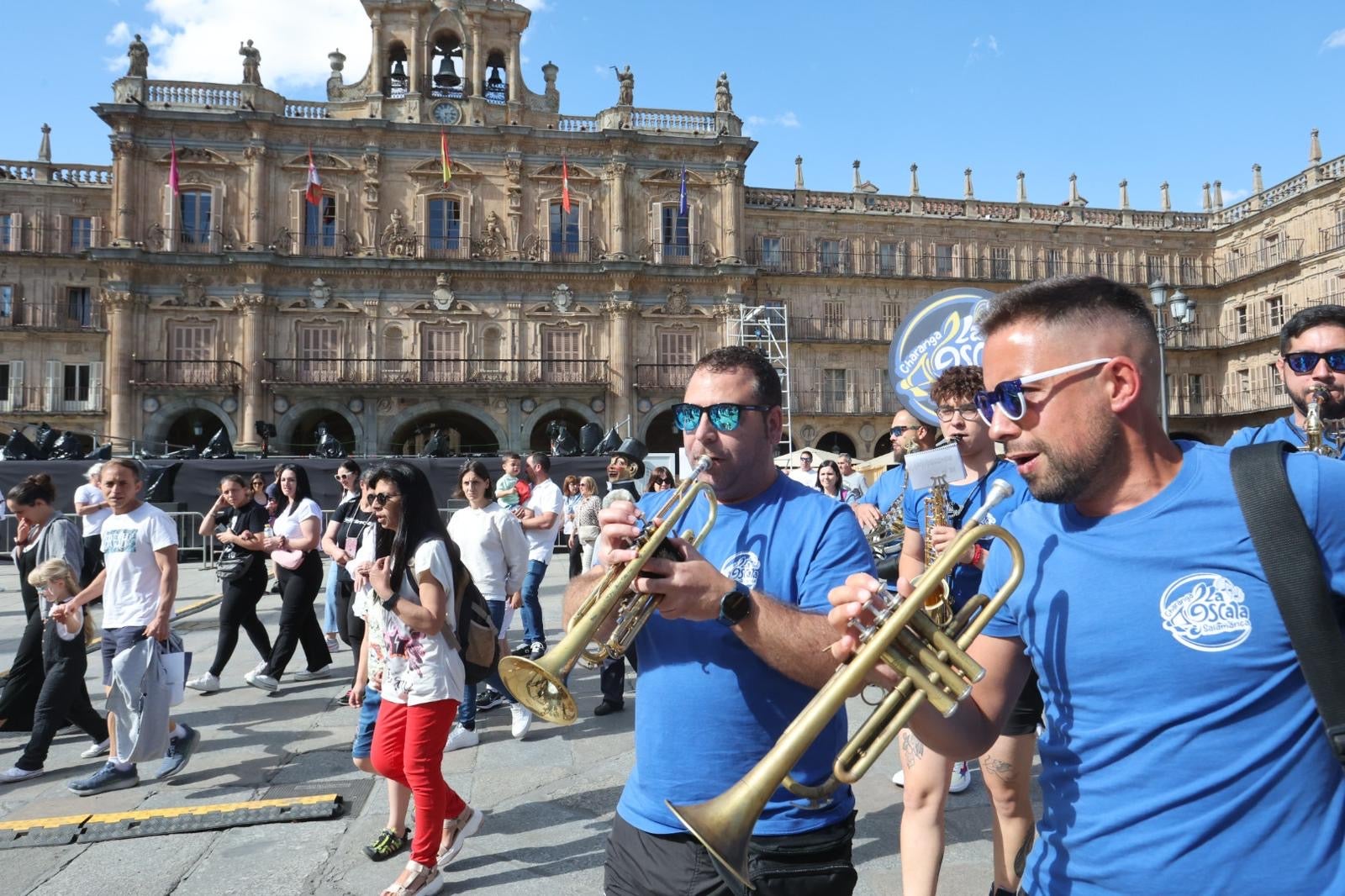 El pasacalles y los cabezudos, en imágenes