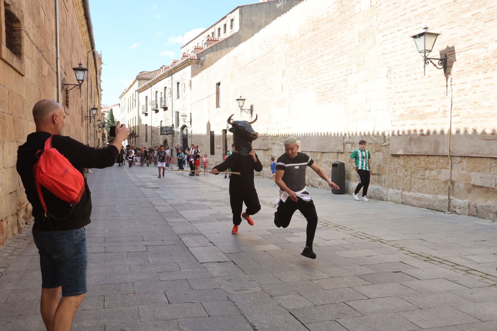 El pasacalles y los cabezudos, en imágenes