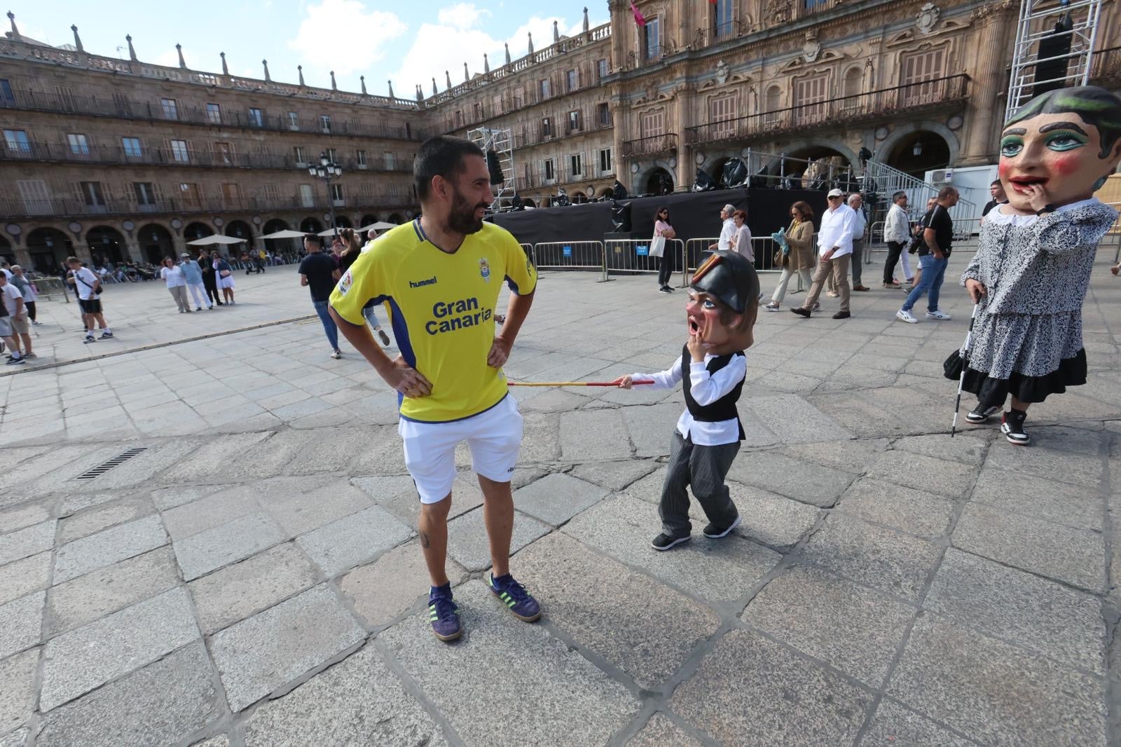 El pasacalles y los cabezudos, en imágenes