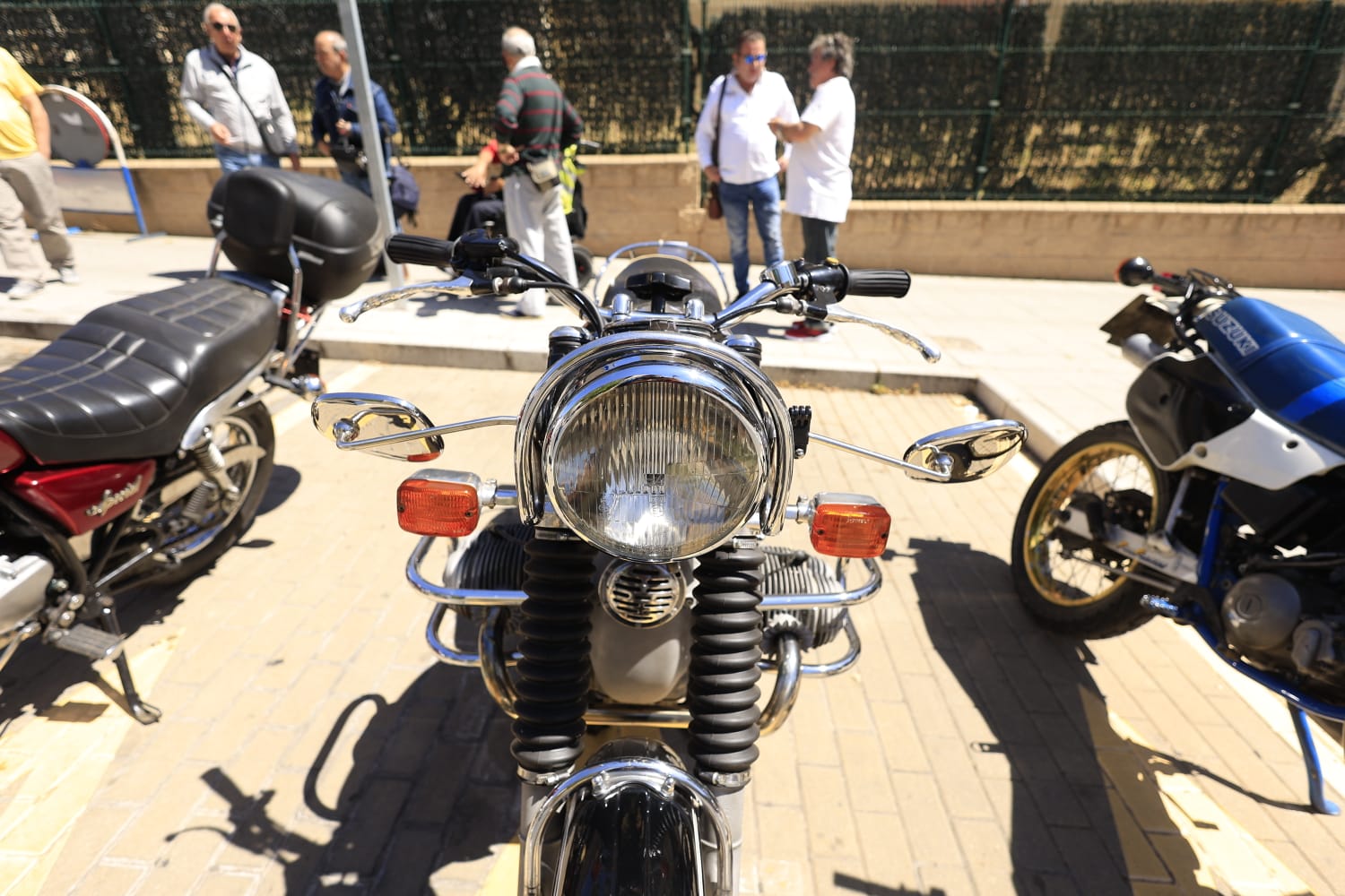 Los vehículos antiguos recorren Salamanca a favor de las Hermanitas de los Pobres