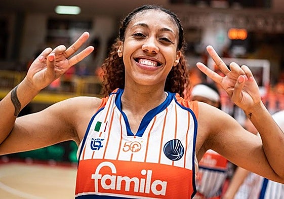 Arella Guirantes, con Schio.