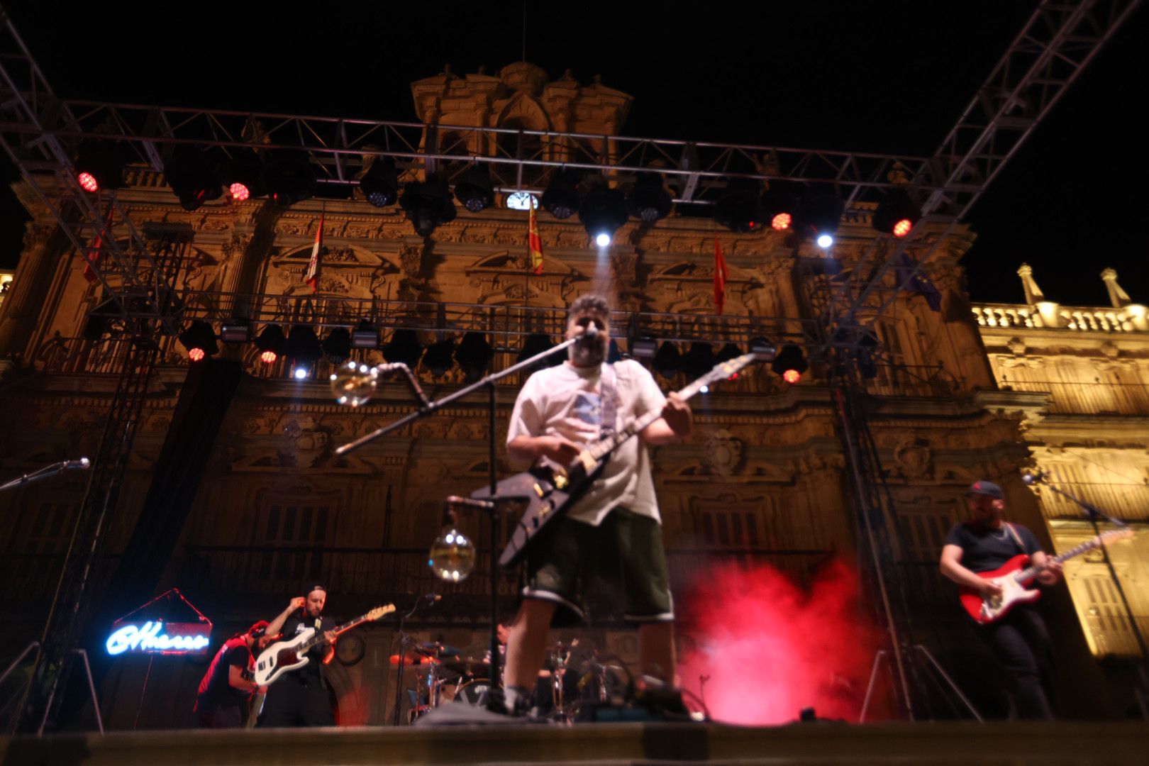 Huecco y Sara Correia triunfan en otra noche de lleno total