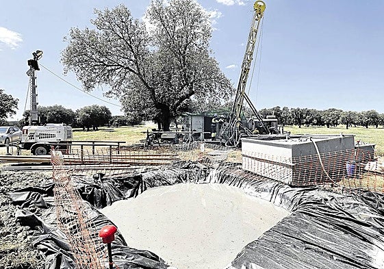 Trabajos de catas de litio en la Dehesa de Cañaveral en Cáceres.