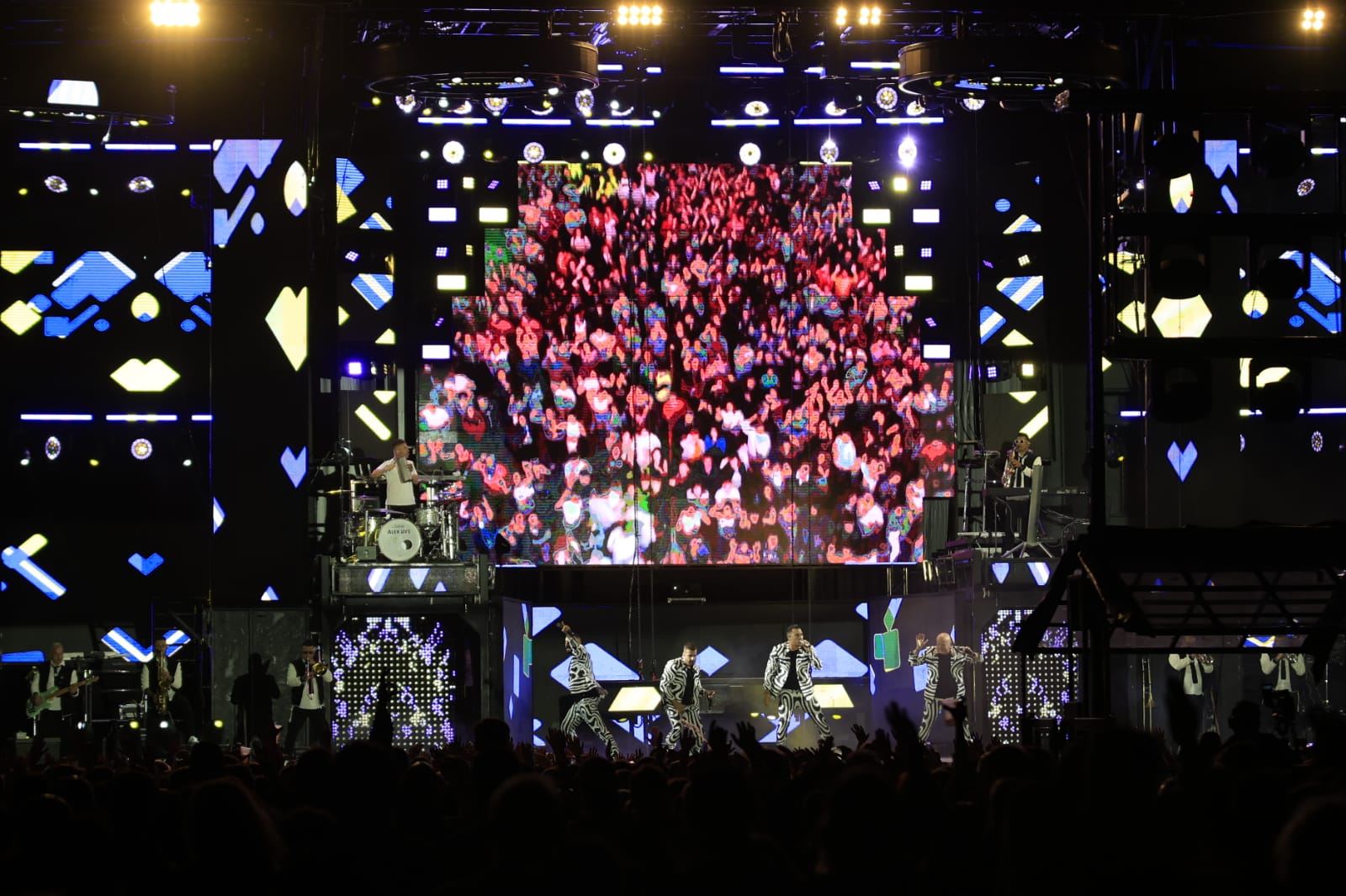 La actuación de Panorama en Castellanos de Villiquera, en imágenes
