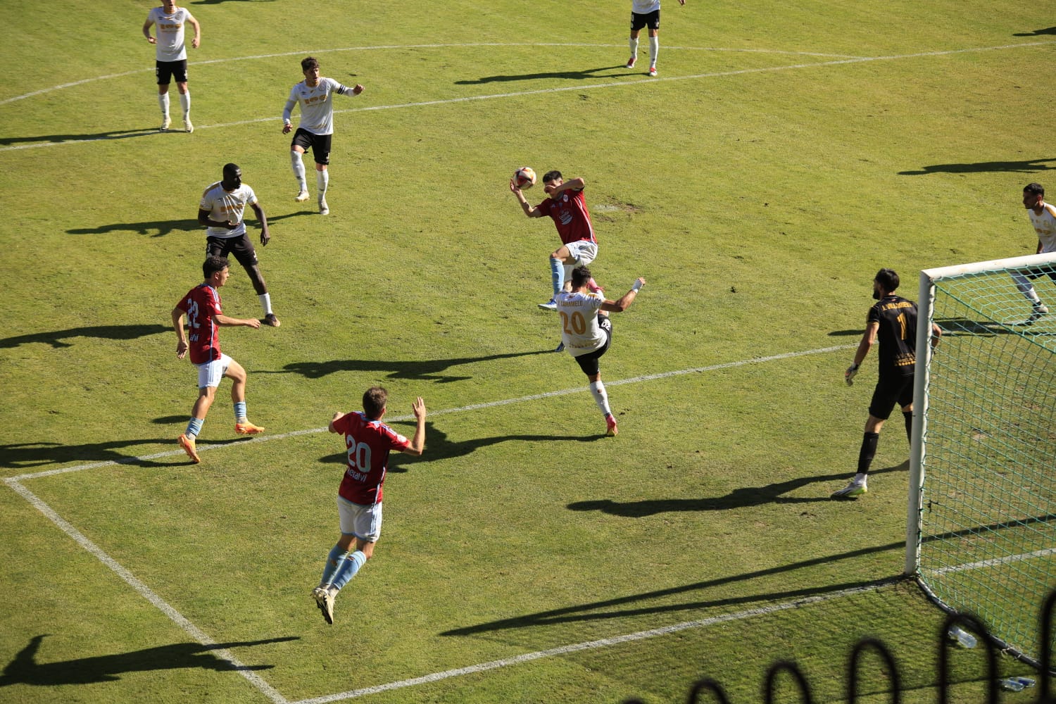 Del penalti de Amaro parado por Villanueva a los dos palos finales