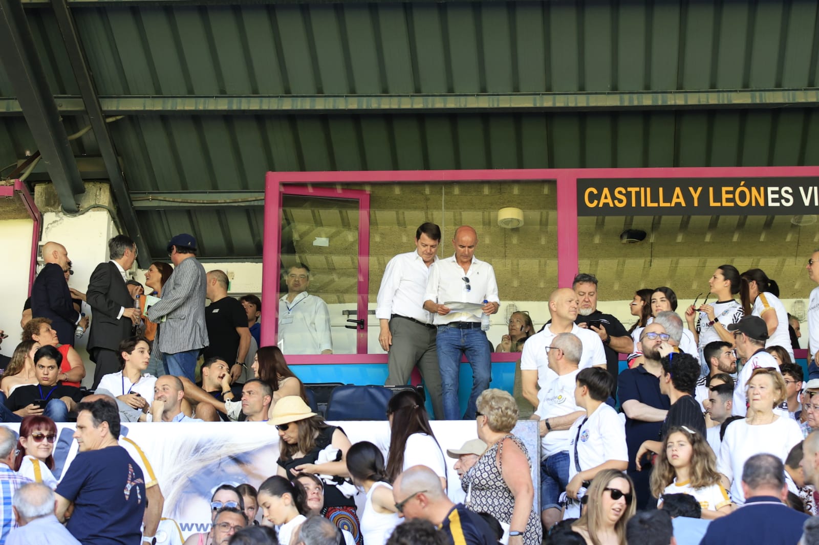 El palco del Helmántico, repleto