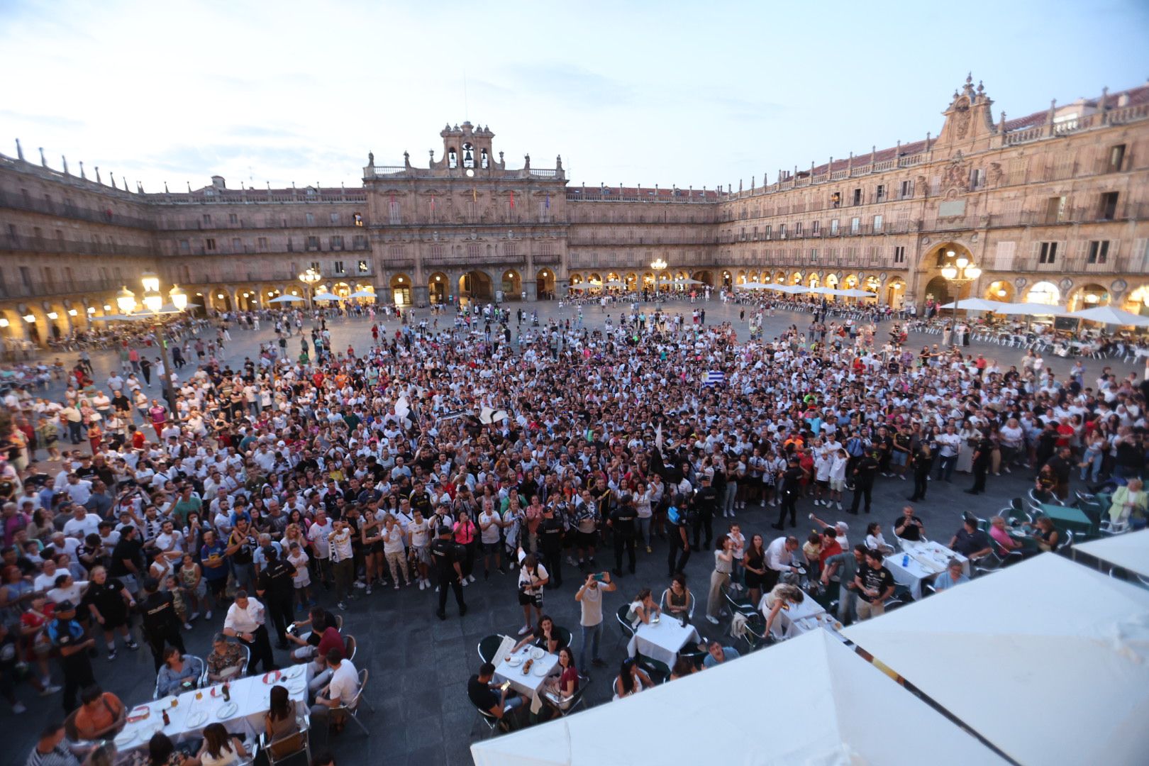 Del Helmántico a la Plaza Mayor, así se celebra el ascenso