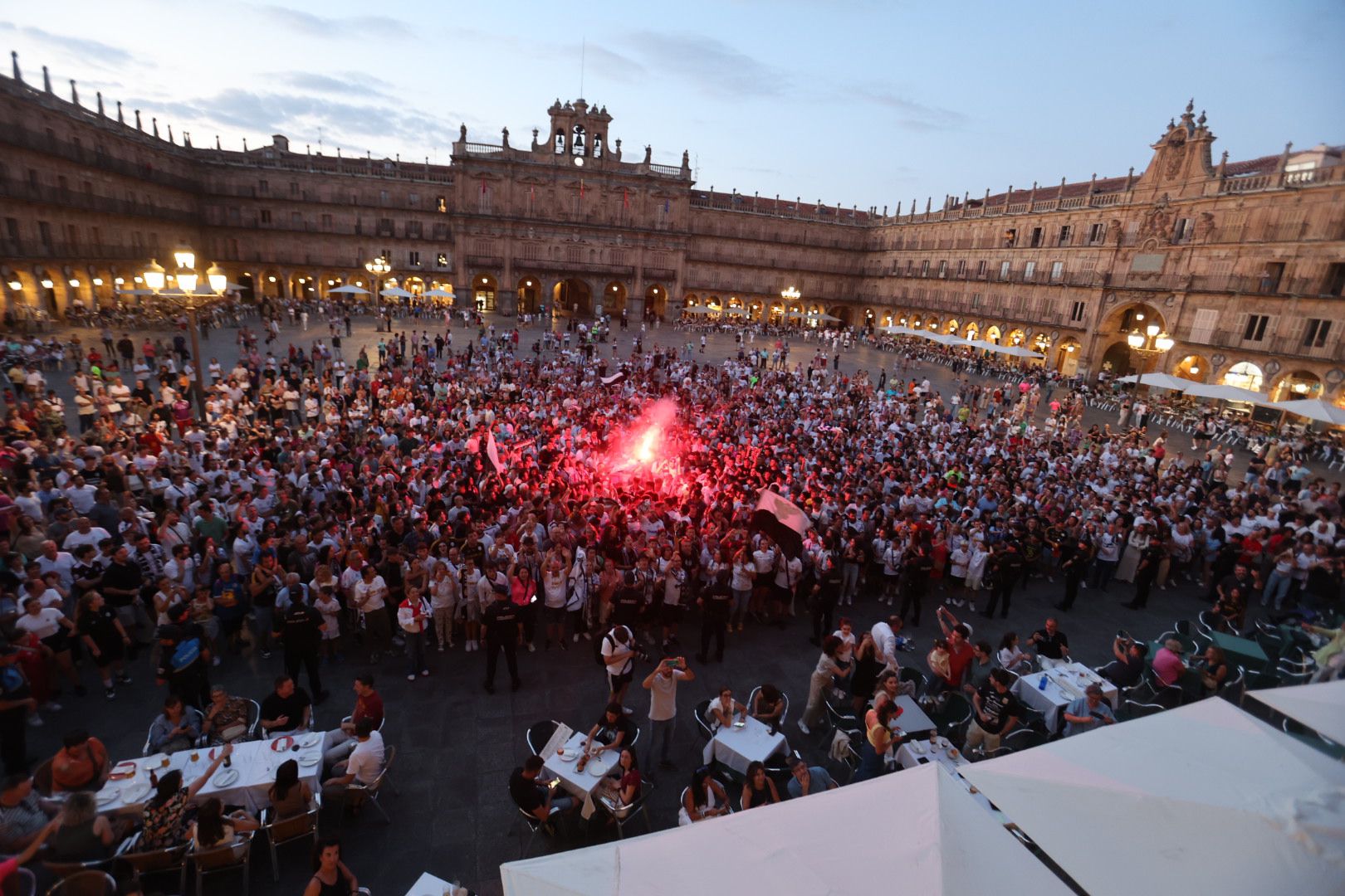 Del Helmántico a la Plaza Mayor, así se celebra el ascenso