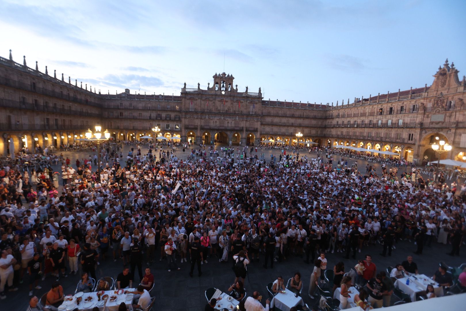 Del Helmántico a la Plaza Mayor, así se celebra el ascenso