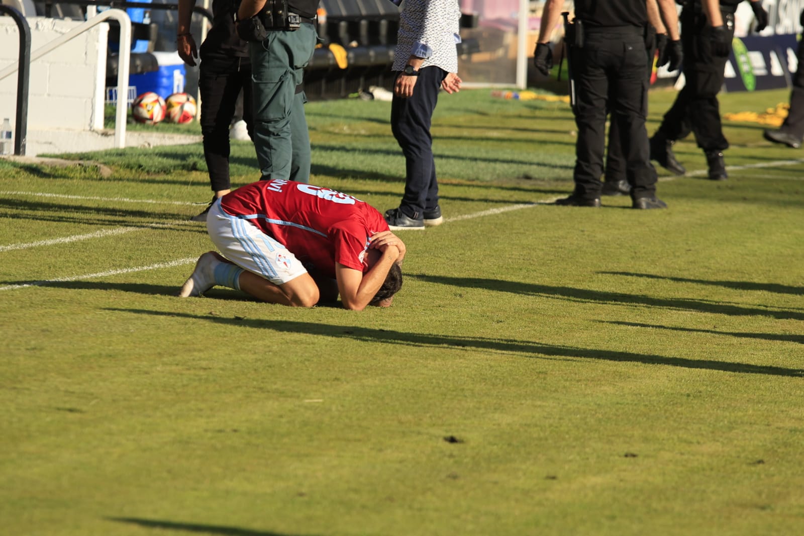 Celebración en el estadio del ascenso del Salamanca UDS a Segunda RFEF