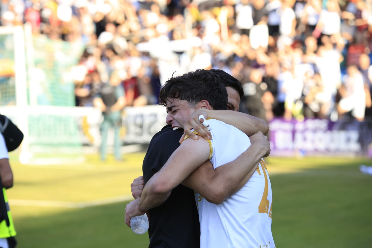 Celebración en el estadio del ascenso del Salamanca UDS a Segunda RFEF