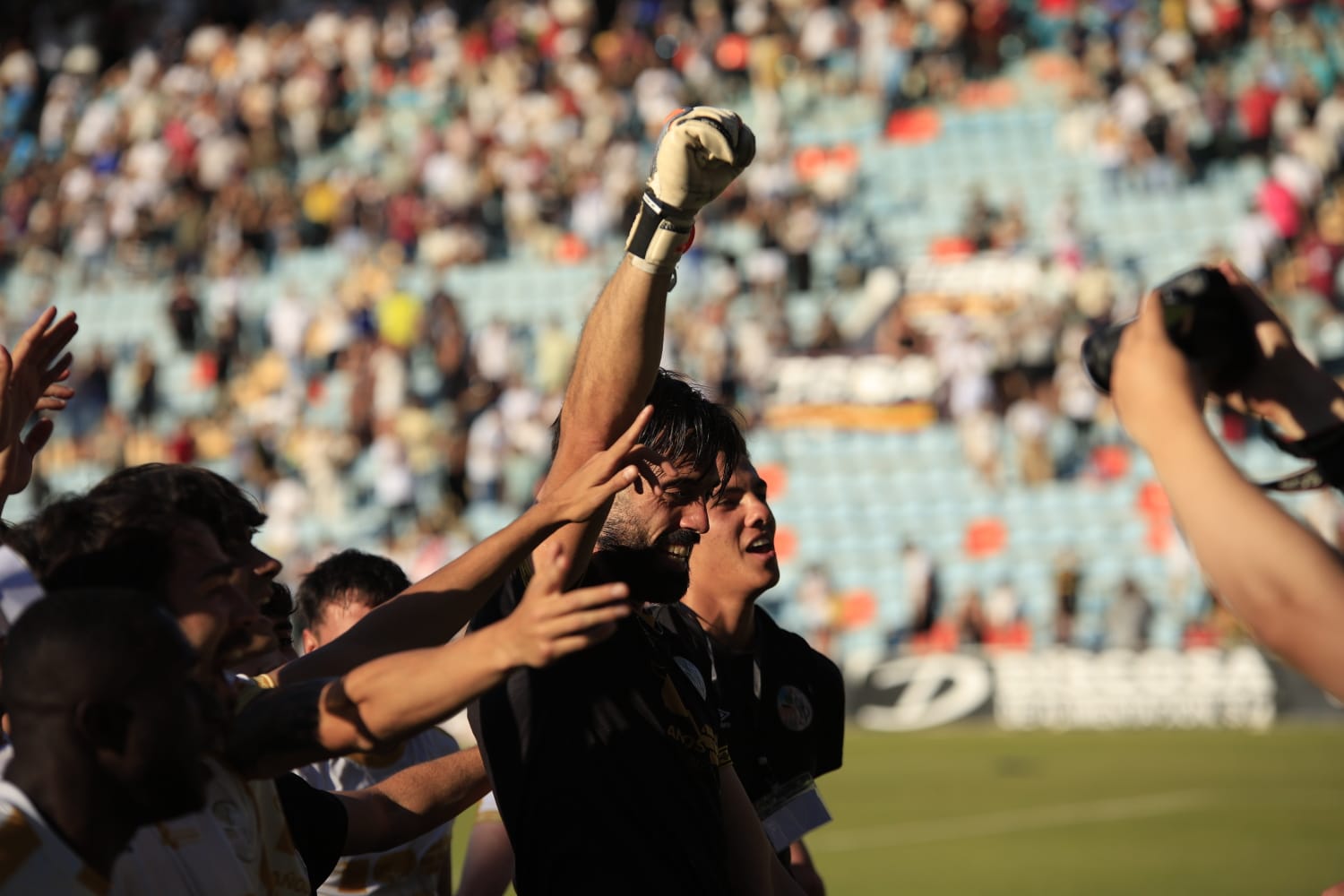Celebración en el estadio del ascenso del Salamanca UDS a Segunda RFEF
