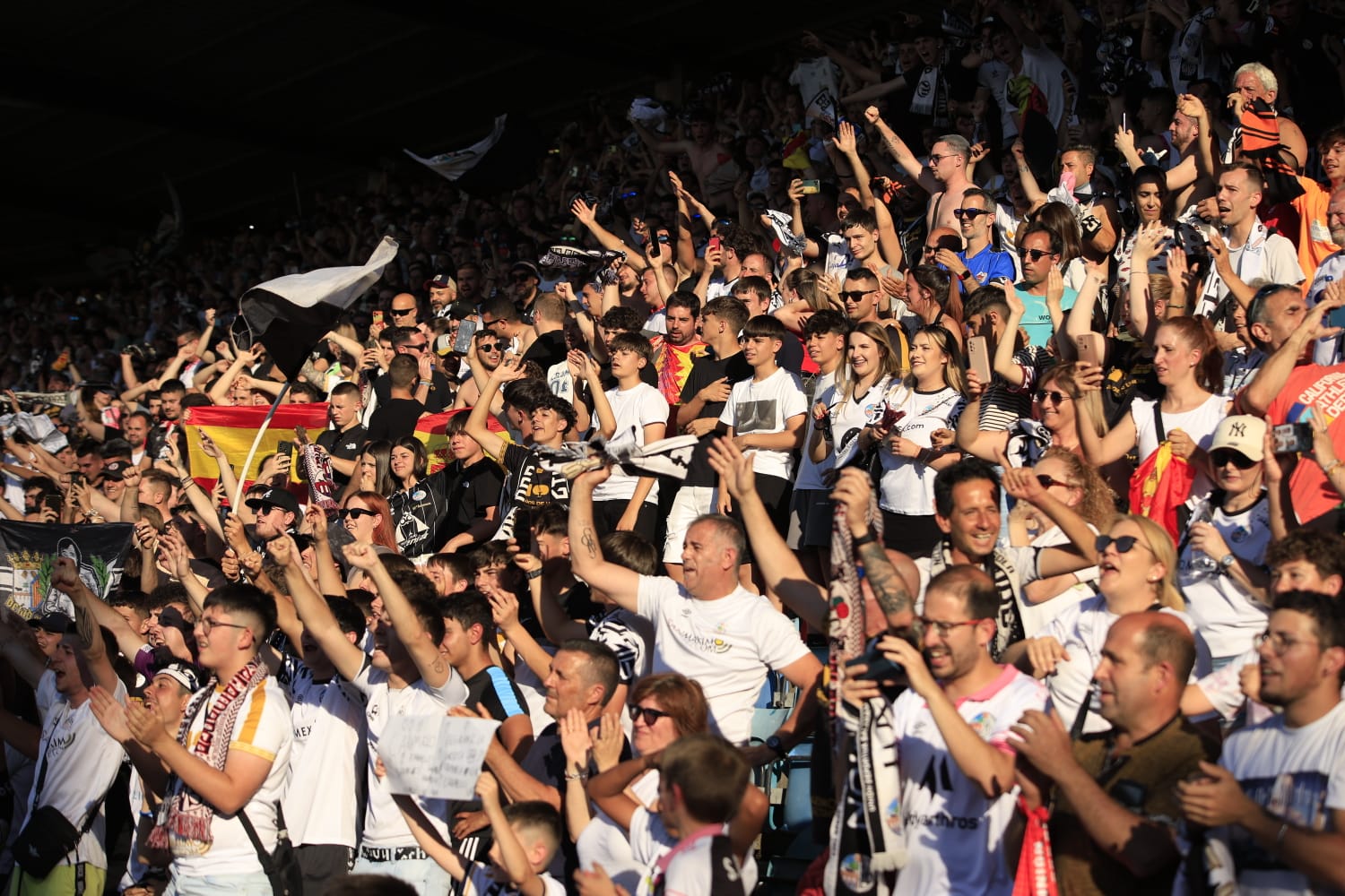 Celebración en el estadio del ascenso del Salamanca UDS a Segunda RFEF