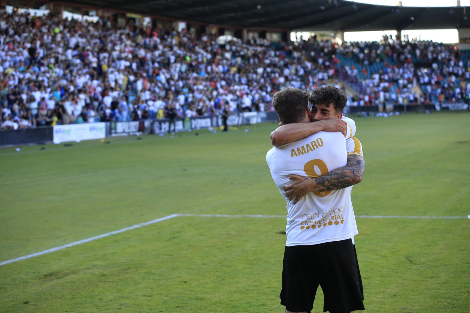 Celebración en el estadio del ascenso del Salamanca UDS a Segunda RFEF