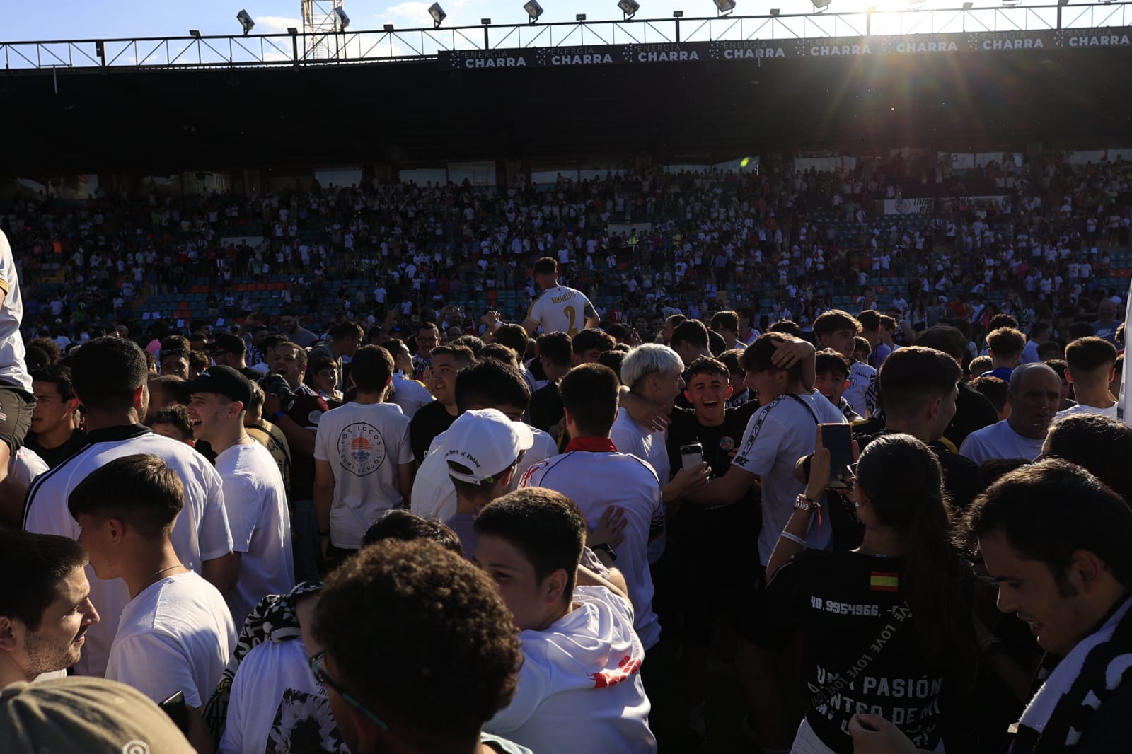 Celebración en el estadio del ascenso del Salamanca UDS a Segunda RFEF
