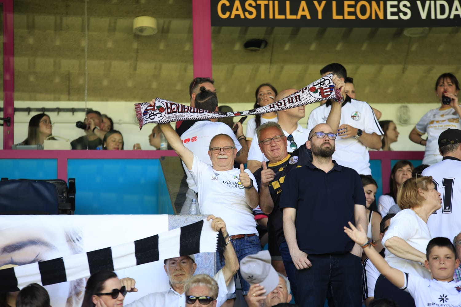 La grada del Helmántico, en la final por el ascenso a Segunda RFEF