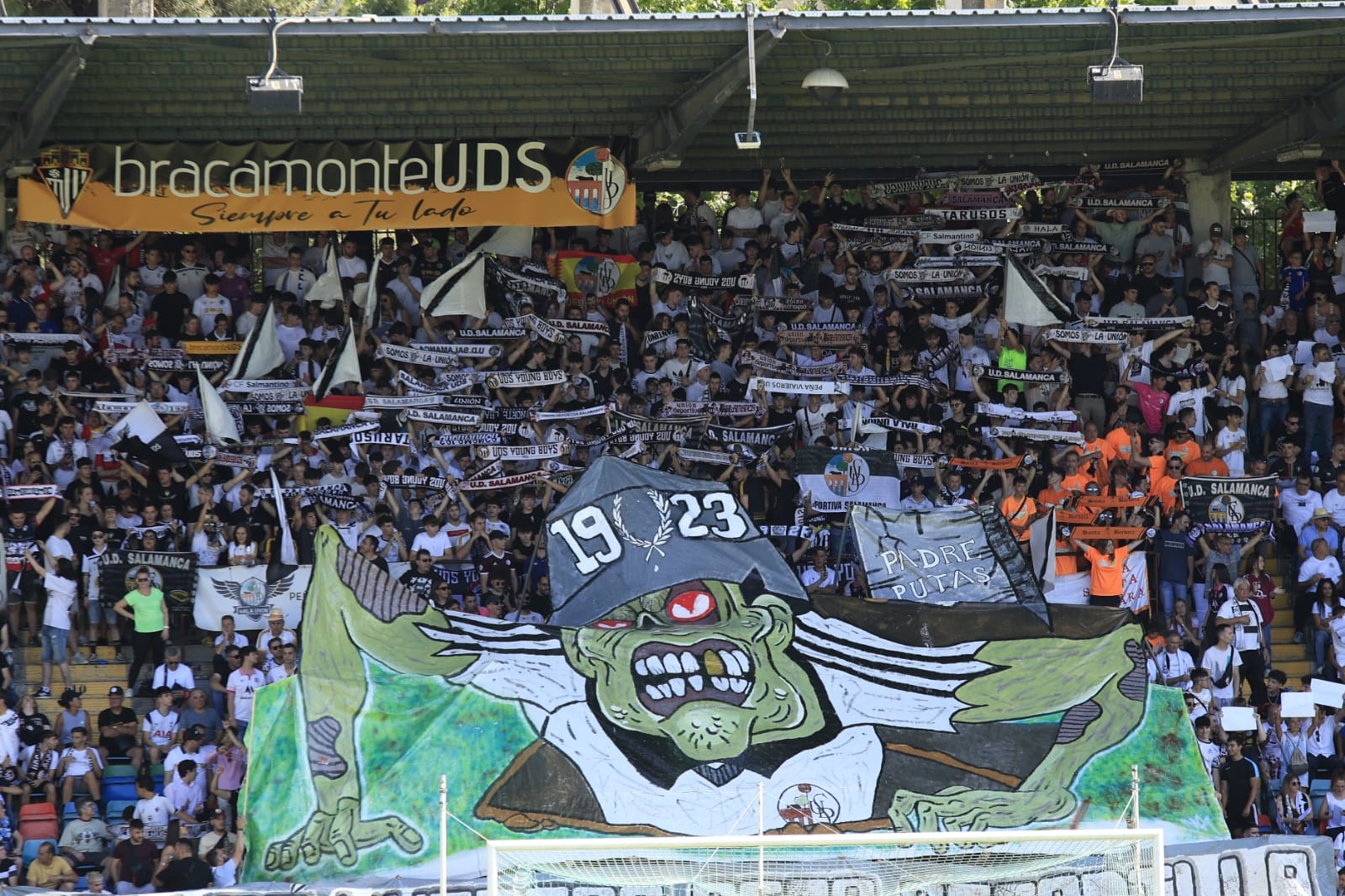 La grada del Helmántico, en la final por el ascenso a Segunda RFEF