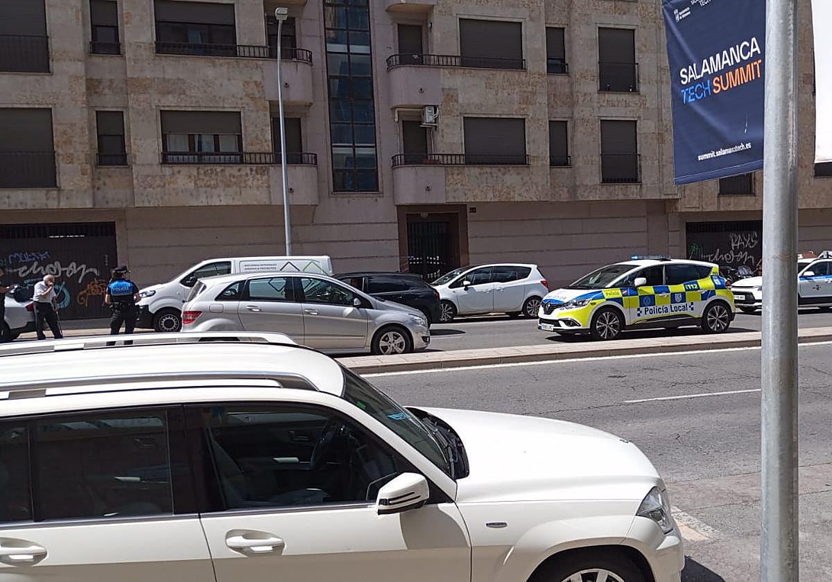 Coche en sentido contrario en Rector Esperabé.