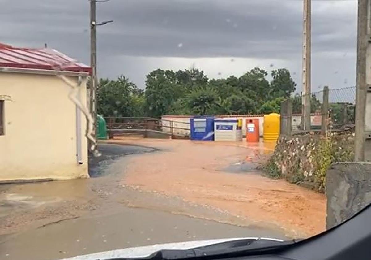 La tromba de agua convierte en ríos las calles de algunos pueblos del Campo Charro