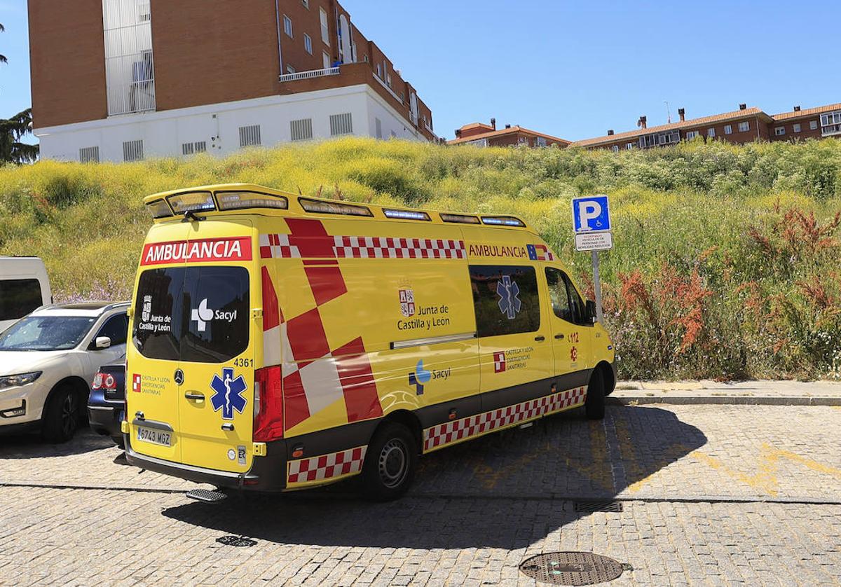Foto de archivo de una ambulancia del Sacyl