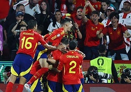 Los jugadores de la selección española celebran uno de los goles conseguidos contra Georgia.