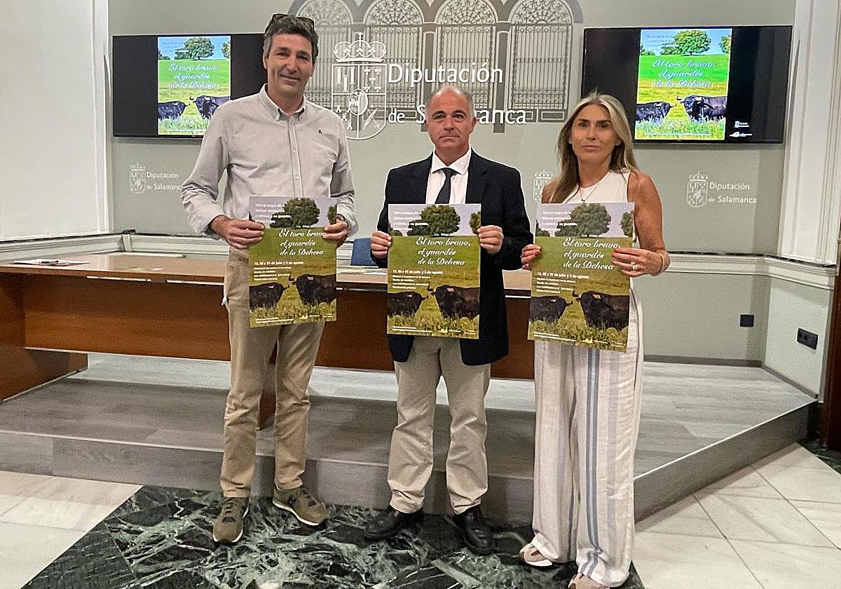 Participantes en la presentación de 'El toro bravo, el guardés de la Dehesa'.