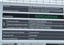 Cartel anunciador del nuevo supermercado de Mercadona en Vistahermosa en Salamanca.