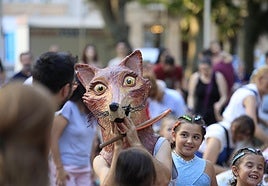 Mayores y pequeños disfrutan en La Alamedilla del Día del Abuelo