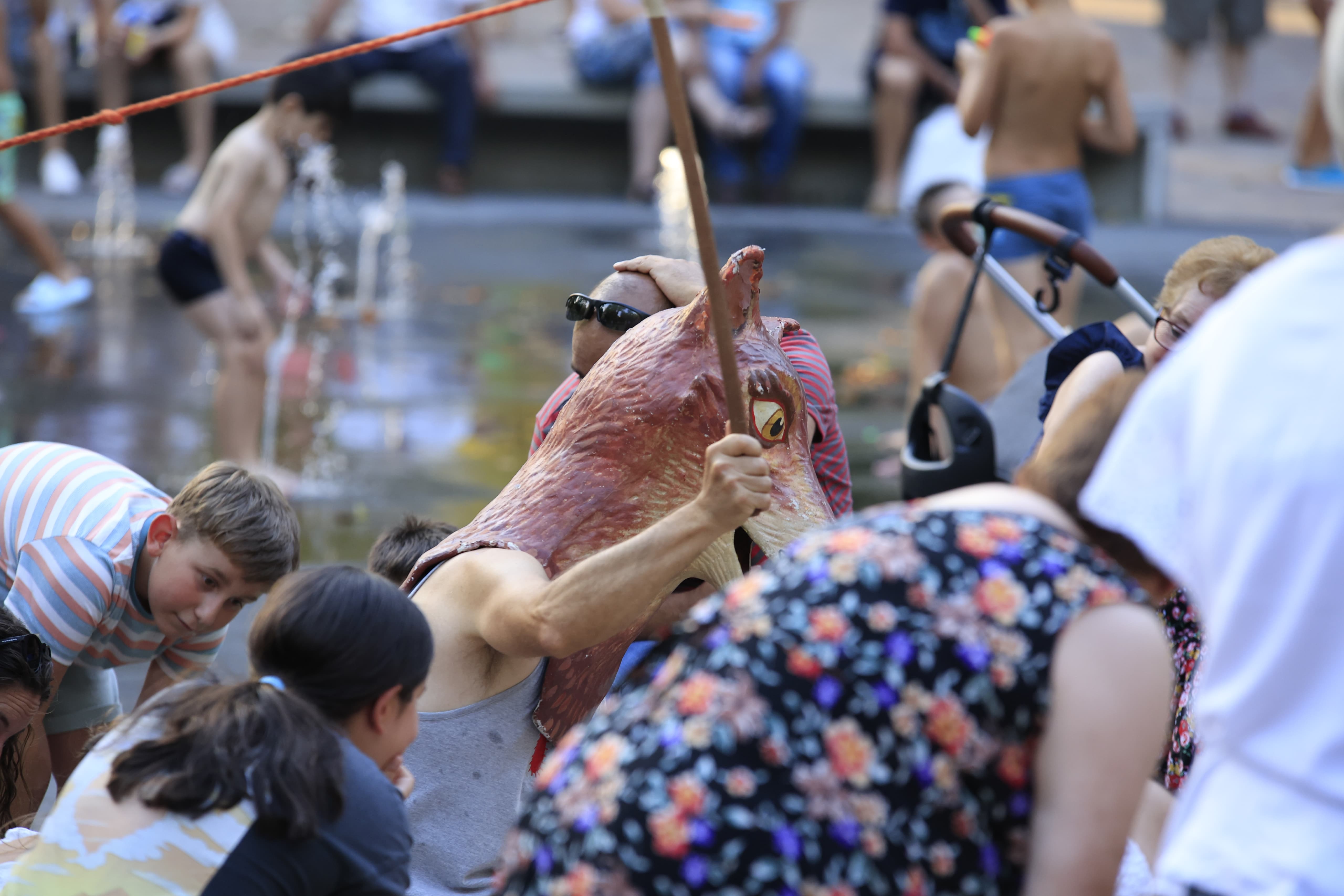 Mayores y pequeños disfrutan en La Alamedilla del Día del Abuelo