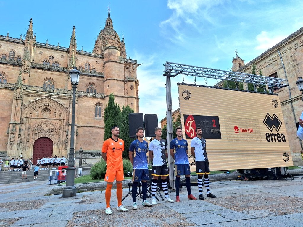 Unionistas CF presenta su equipación con su nuevo patrocinador