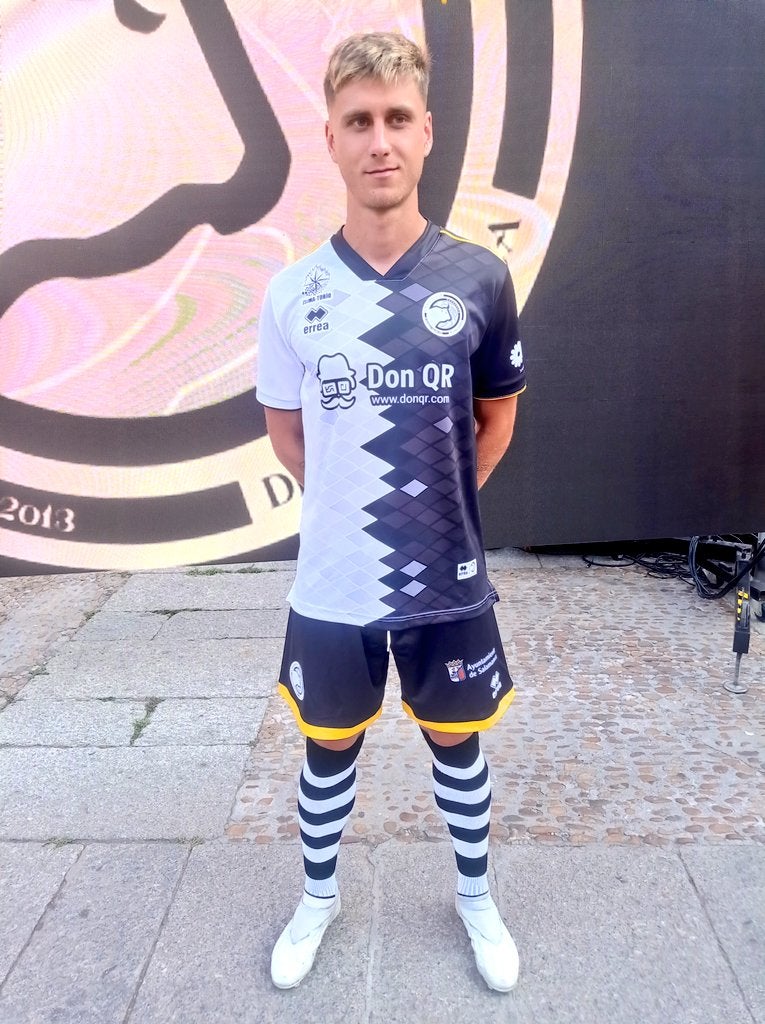 Unionistas CF presenta su equipación con su nuevo patrocinador