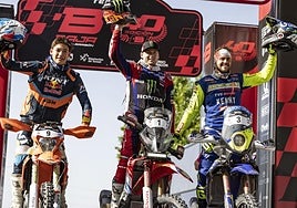 Santolino, a la derecha, en el podio.