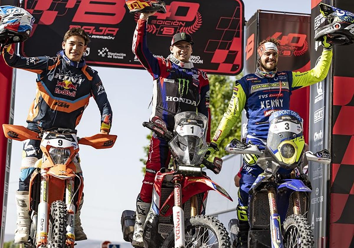 Santolino, a la derecha, en el podio.