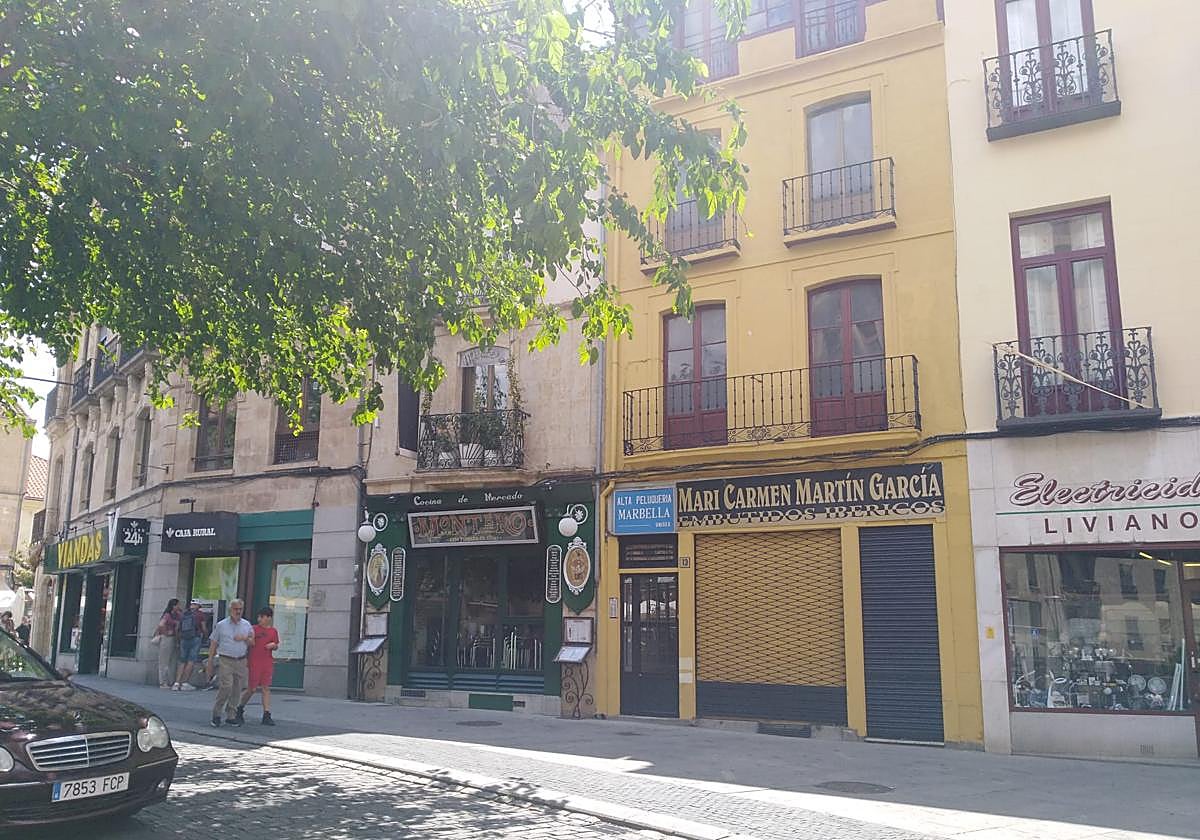 El edificio del número 13 de la plaza del Corrillo.